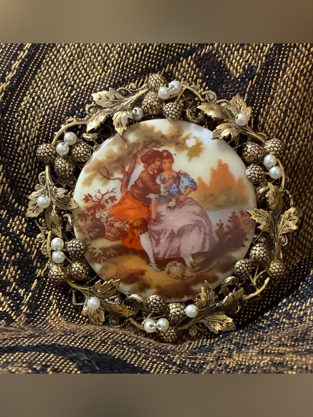 Vintage Romantic Porcelain Cameo Brooch in Gold-tone with Faux Pearls